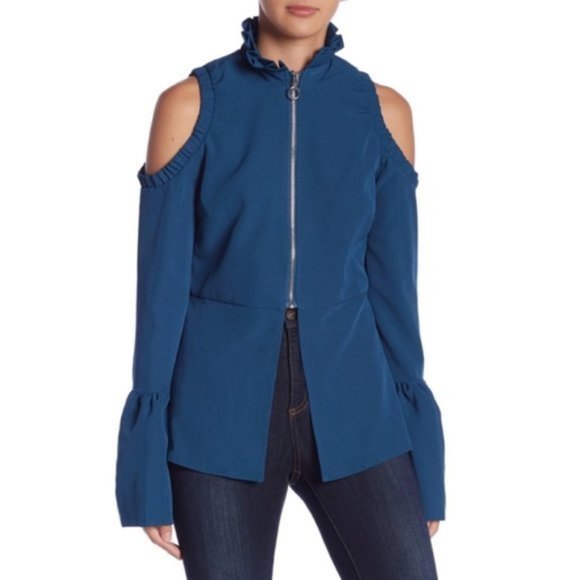 Romeo & Juliet Couture Tops - 🥰4 for $20 Romeo & Juliet Blue Cold Shoulder Top